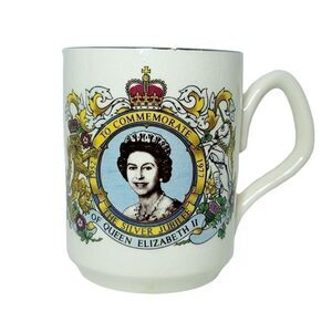 Queen Elizabeth II Silver Jubilee 1952 1977 Cup Coffee Tea Mug Vintage READ